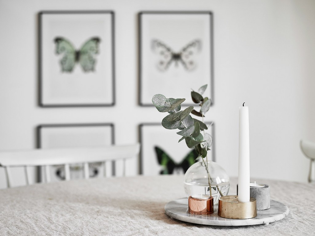 home-tour-appart-suedoise-decoration de table-cadre-papillon-mademoiselle-claudine