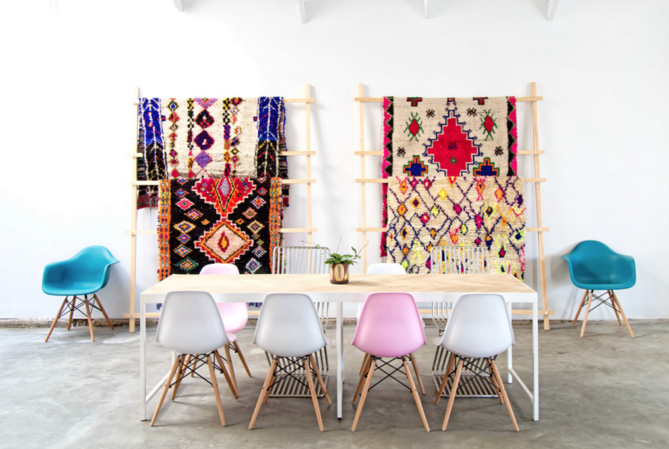 bureau-creatif-table-reunion-chaise-design-tapis-mademoiselle-claudine